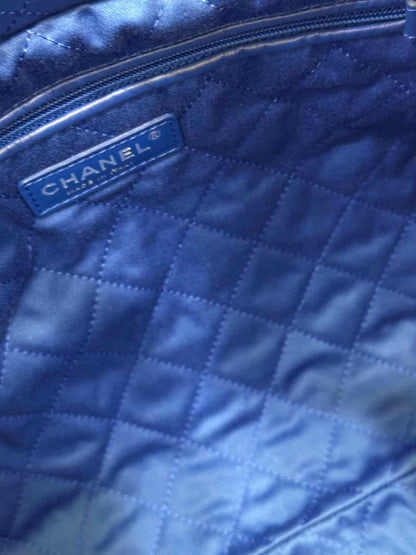 Pre-loved CHANEL 22 Blue Quilted Shoulder Bag at Reems Closet