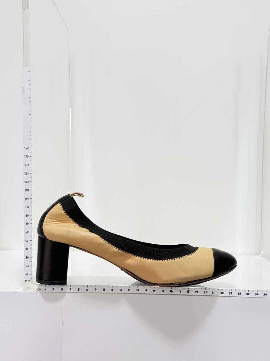 Pre - loved CHANEL Beige w/ Black Size EU 38.5 Pumps at Reems Closet