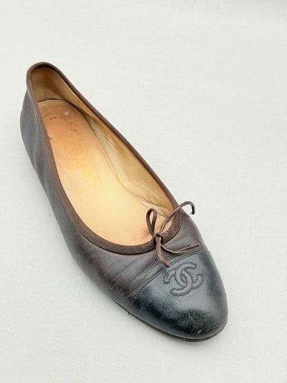 Pre - loved CHANEL Burgundy & Black Size EU 38.5 Flat Shoes at Reems Closet