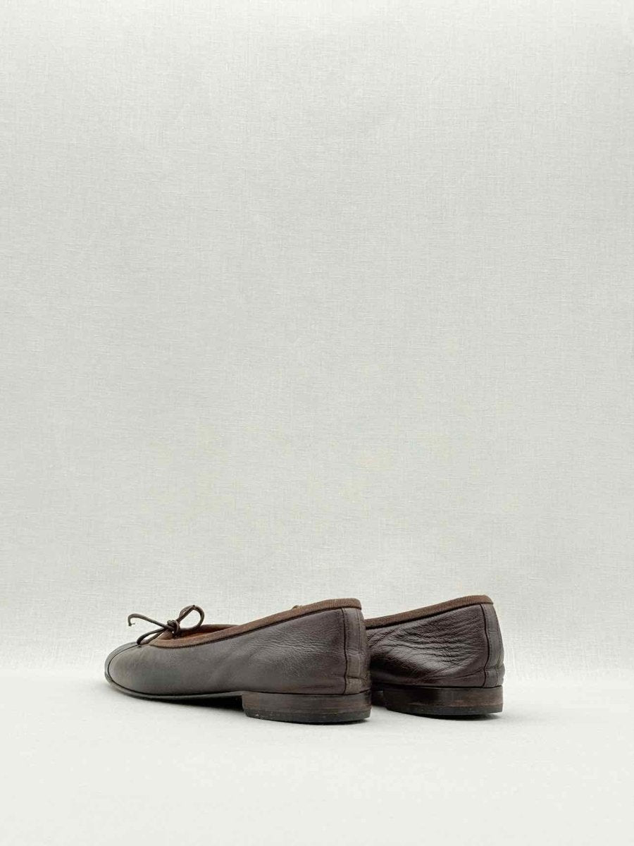 Pre - loved CHANEL Burgundy & Black Size EU 38.5 Flat Shoes at Reems Closet