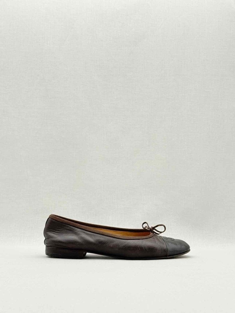 Pre - loved CHANEL Burgundy & Black Size EU 38.5 Flat Shoes at Reems Closet