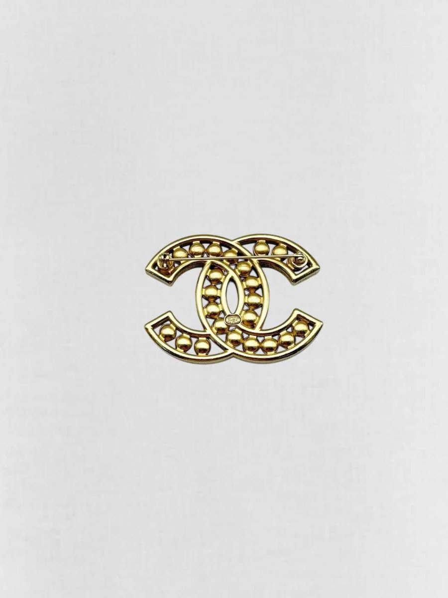 Pre - loved CHANEL Fashion Brooch at Reems Closet