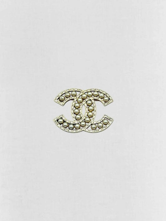 Pre - loved CHANEL Fashion Brooch at Reems Closet
