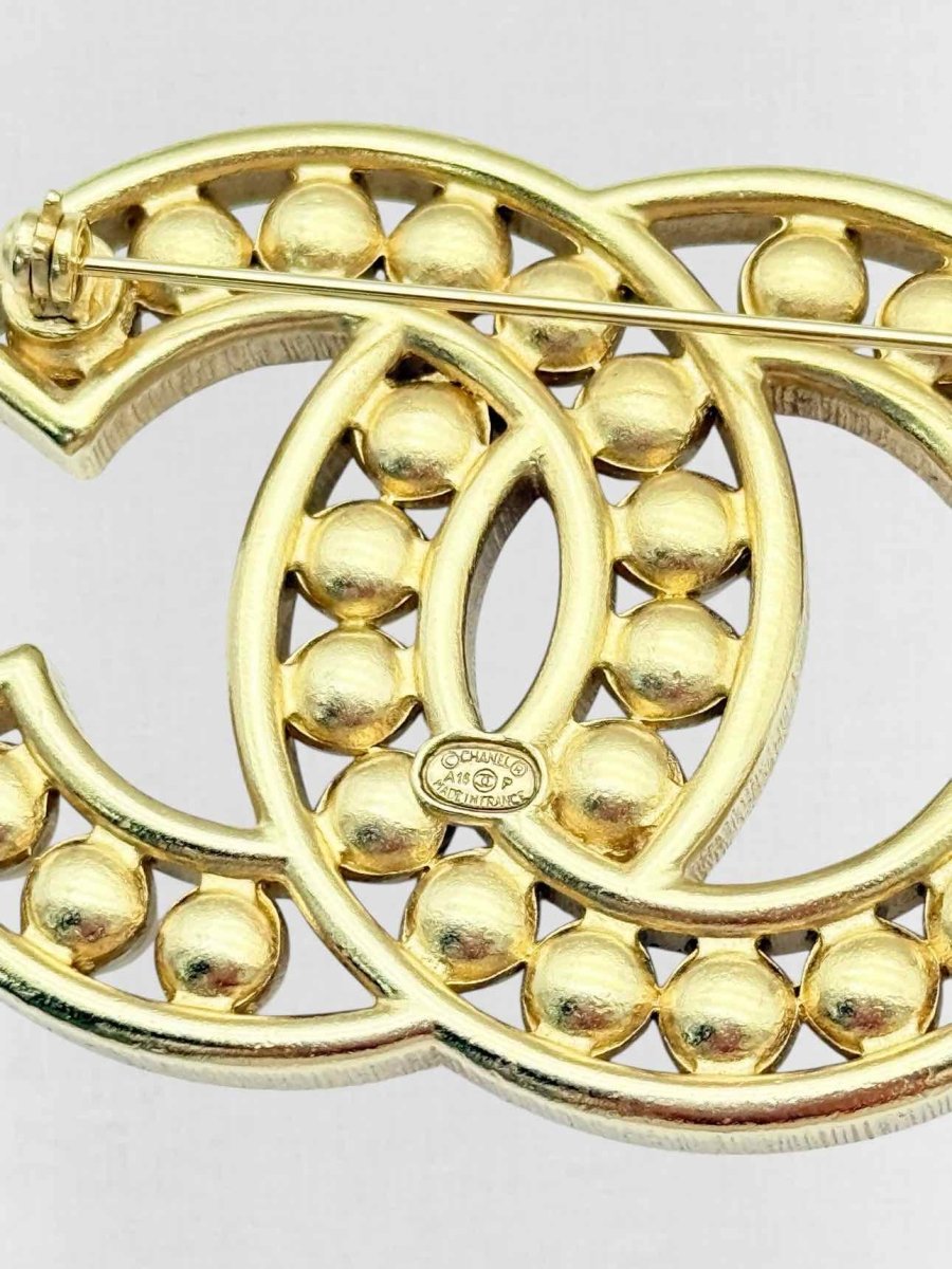 Pre - loved CHANEL Fashion Brooch at Reems Closet