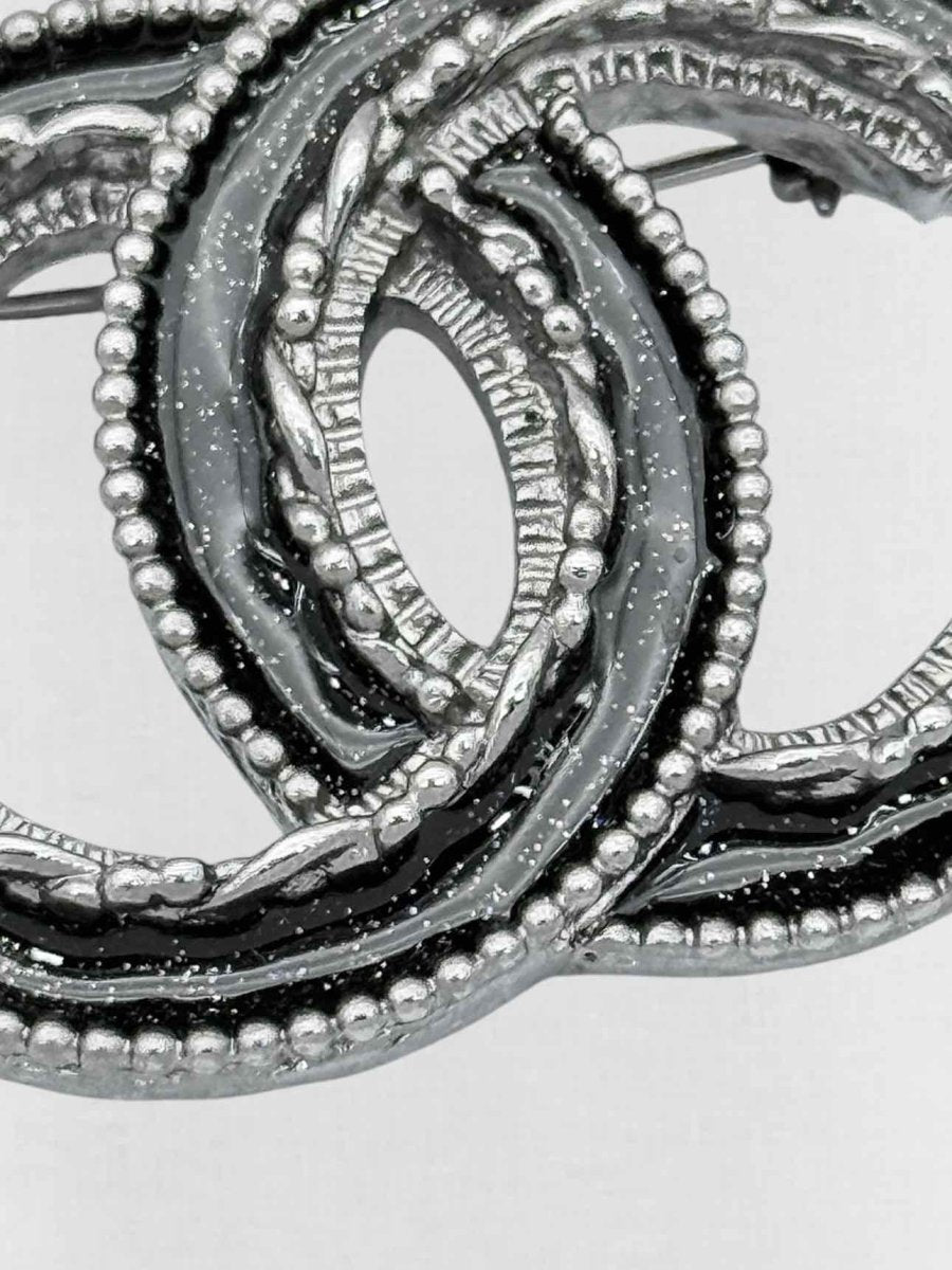 Pre - loved CHANEL Fashion Brooch at Reems Closet