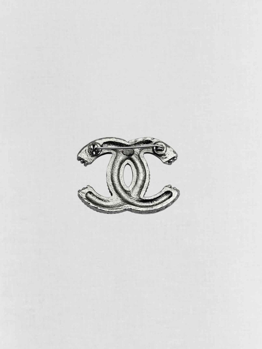 Pre - loved CHANEL Fashion Brooch at Reems Closet