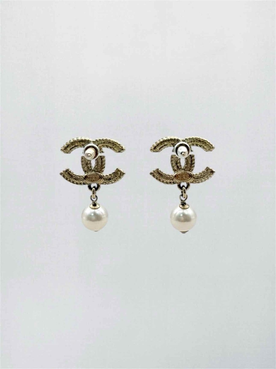Pre-loved CHANEL Fashion Earrings at Reems Closet