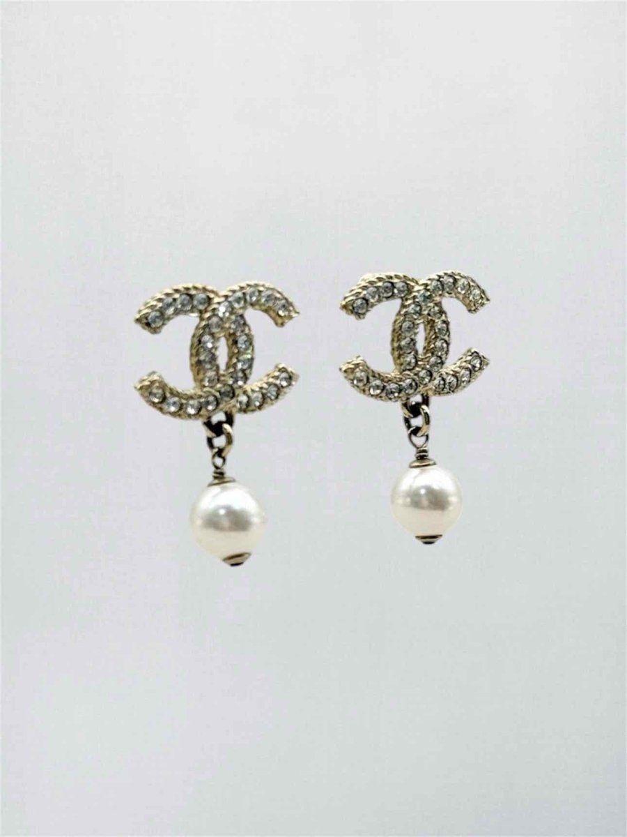 Pre-loved CHANEL Fashion Earrings at Reems Closet