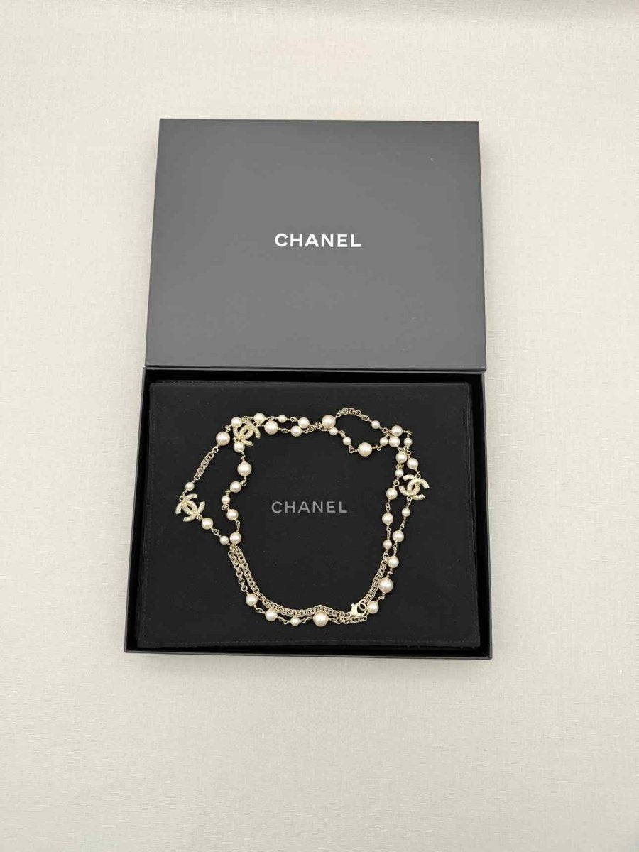 Pre-loved CHANEL Fashion Necklace at Reems Closet