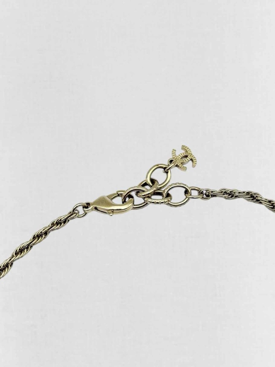 Pre - loved CHANEL Fashion Necklace at Reems Closet