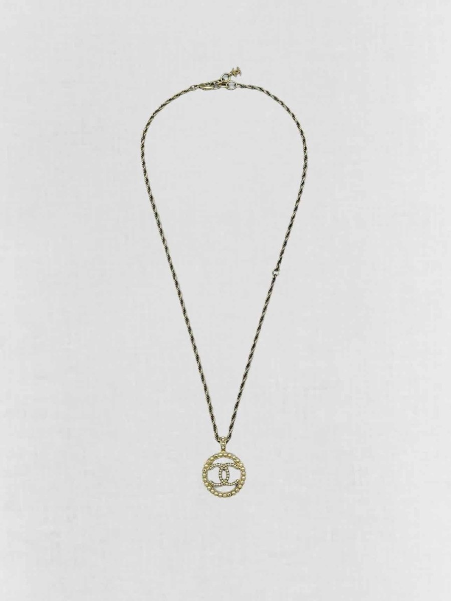 Pre - loved CHANEL Fashion Necklace at Reems Closet
