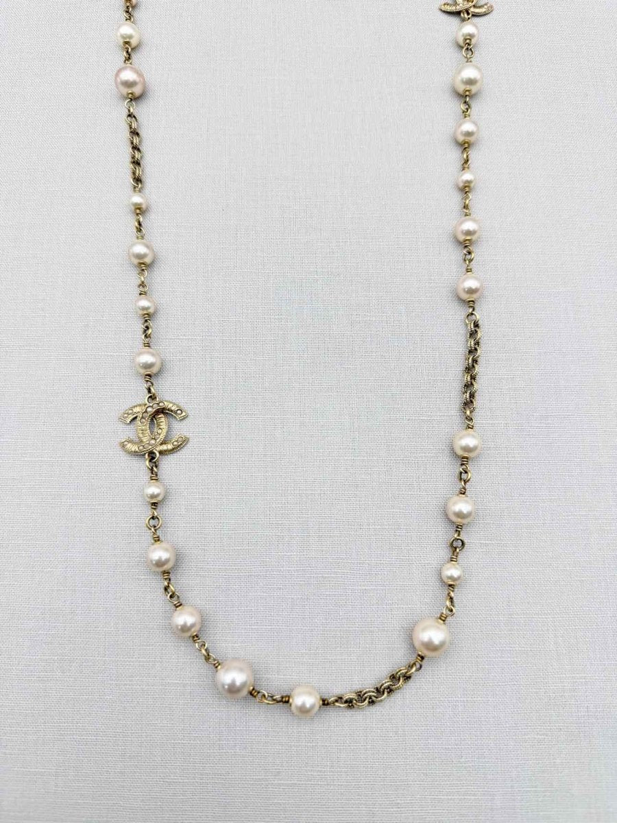 Pre-loved CHANEL Fashion Necklace at Reems Closet