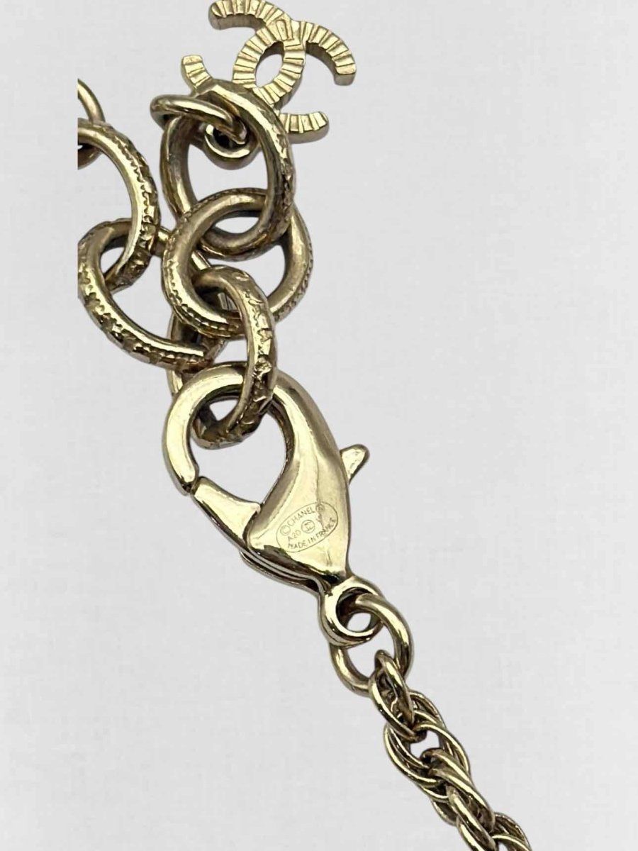 Pre - loved CHANEL Fashion Necklace at Reems Closet