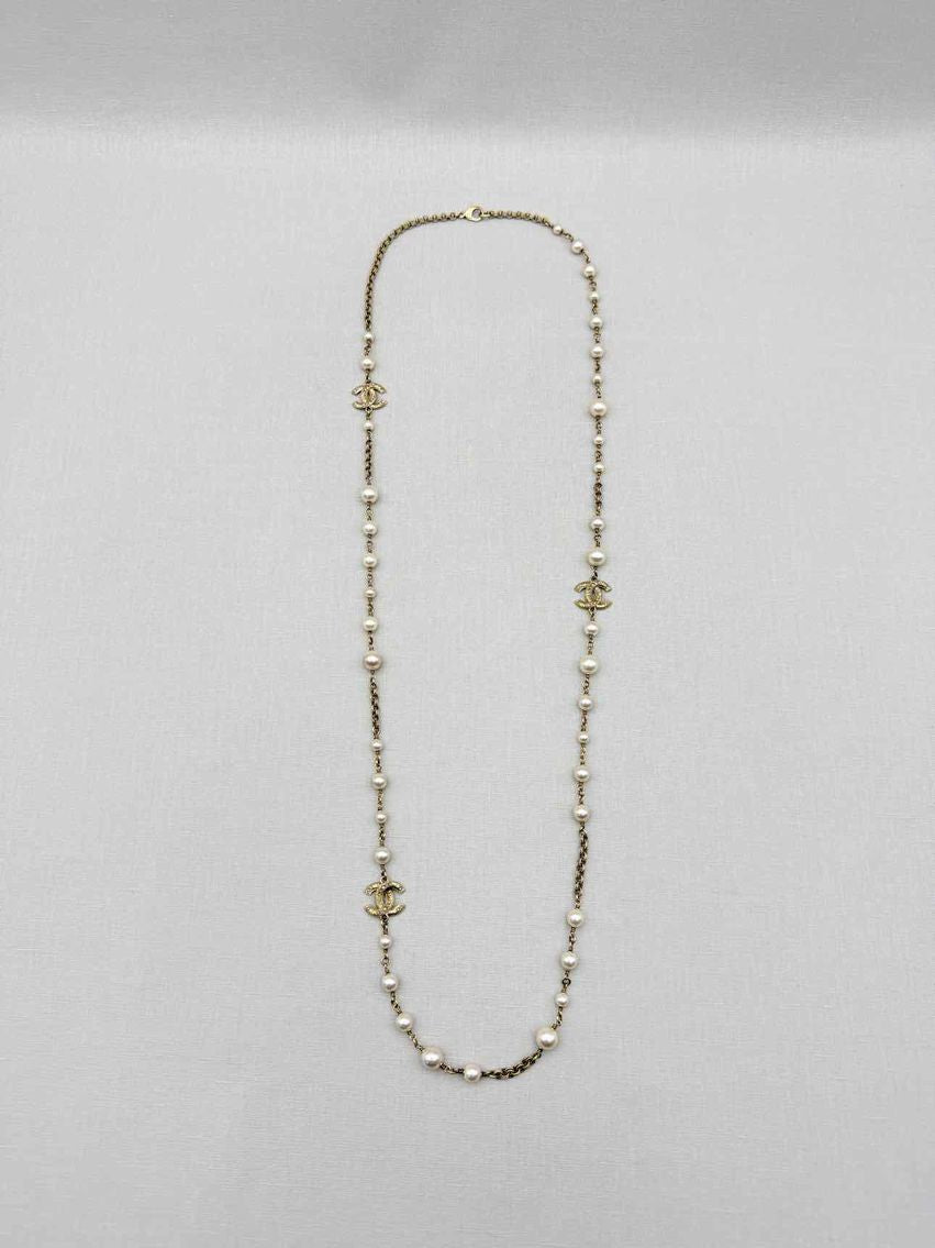 Pre-loved CHANEL Fashion Necklace at Reems Closet