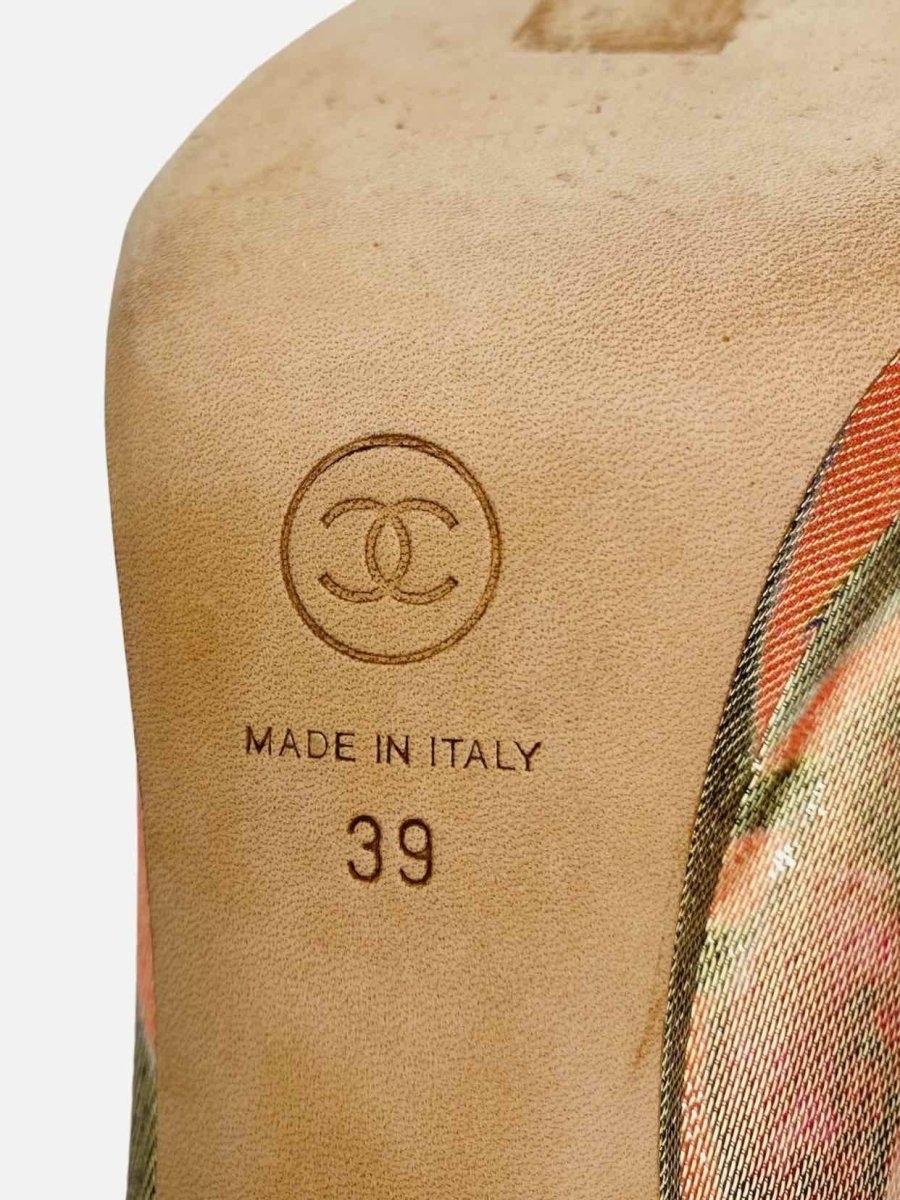 Pre - loved CHANEL Paris - Dubai Gold Multicolor Size EU 39 Pumps at Reems Closet