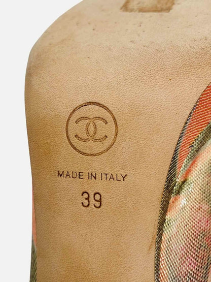 Pre - loved CHANEL Paris - Dubai Gold Multicolor Size EU 39 Pumps at Reems Closet