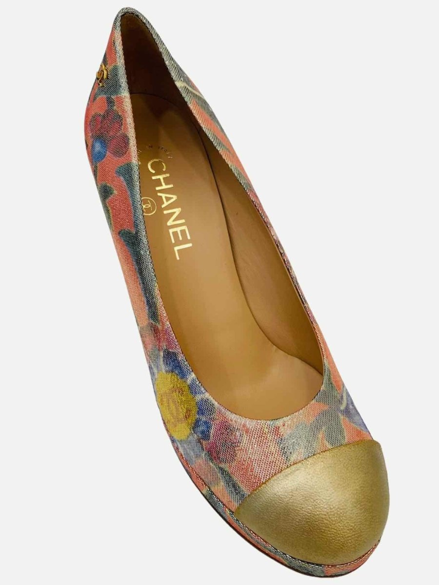 Pre - loved CHANEL Paris - Dubai Gold Multicolor Size EU 39 Pumps at Reems Closet