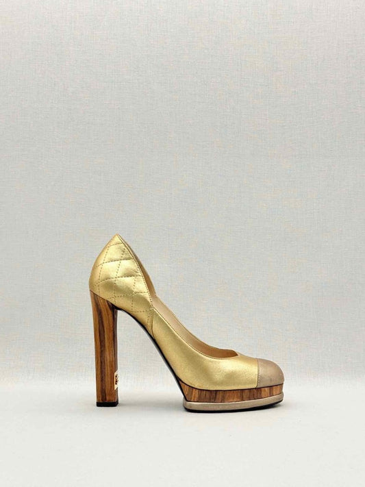 Pre - loved CHANEL Vintage Metallic Gold Size EU 38 Pumps at Reems Closet