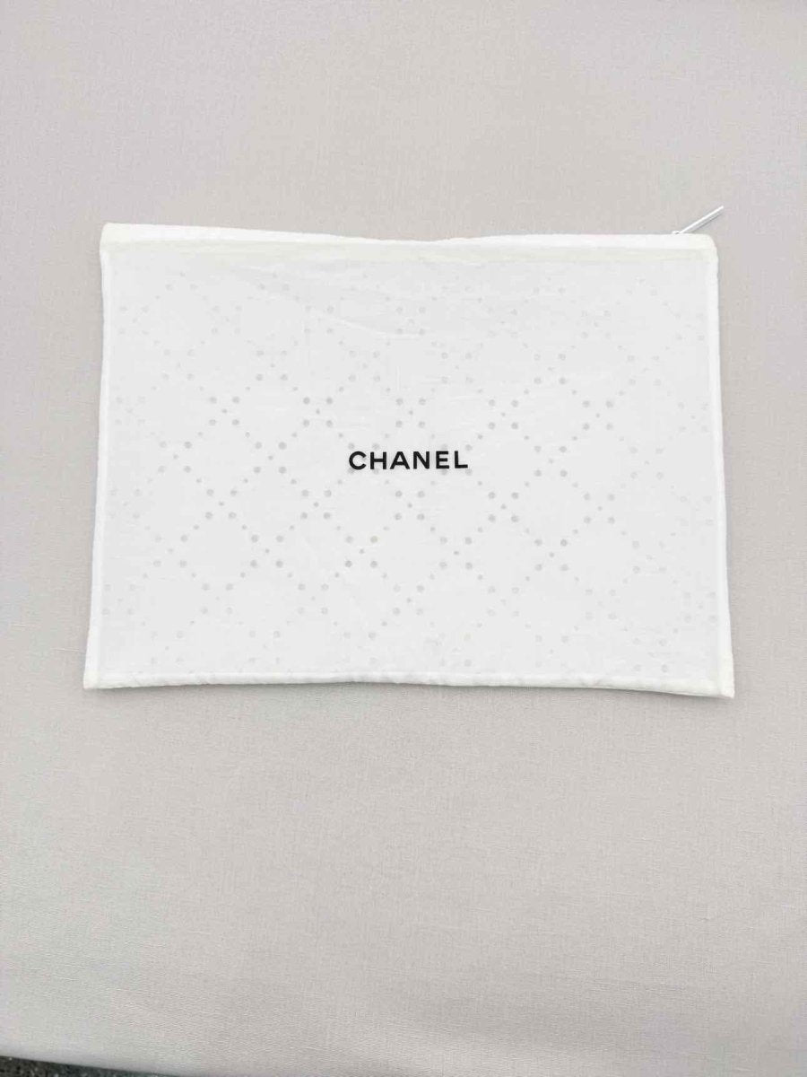 Pre - loved CHANEL White Size US 2 Top at Reems Closet