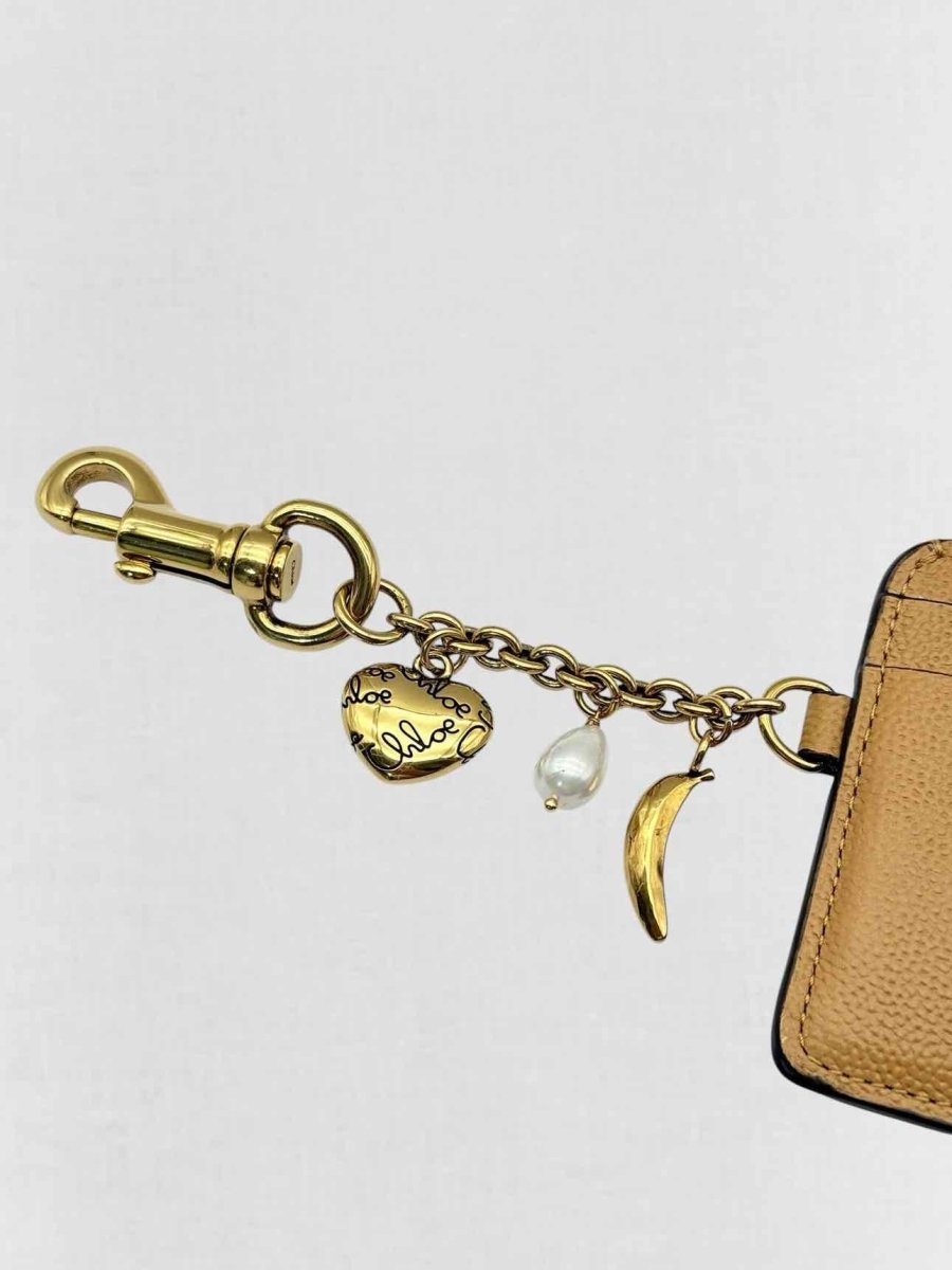 Pre-loved CHLOE Beige Card Holder at Reems Closet
