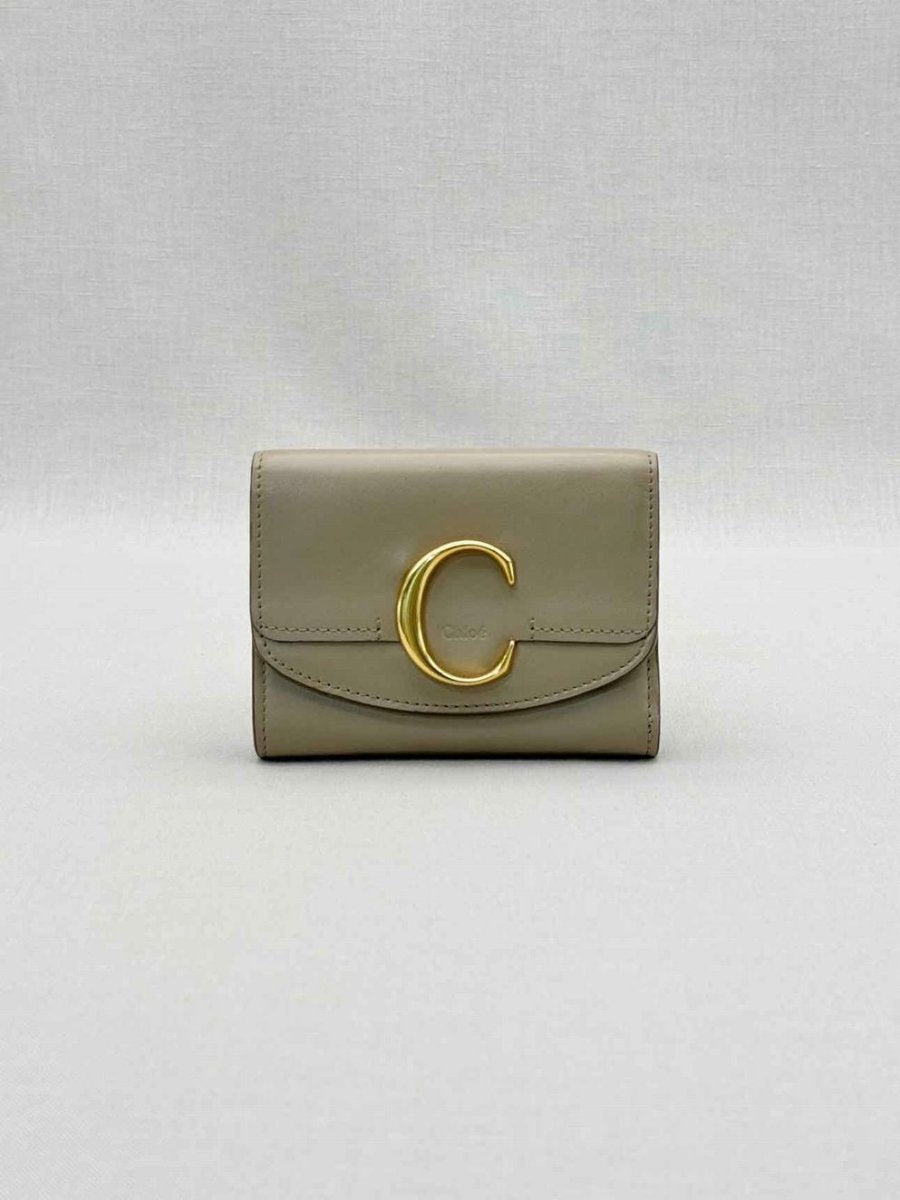 Pre-loved CHLOE Beige Compact Wallet at Reems Closet