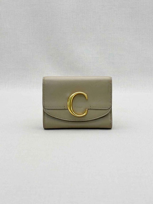 Pre-loved CHLOE Beige Compact Wallet at Reems Closet