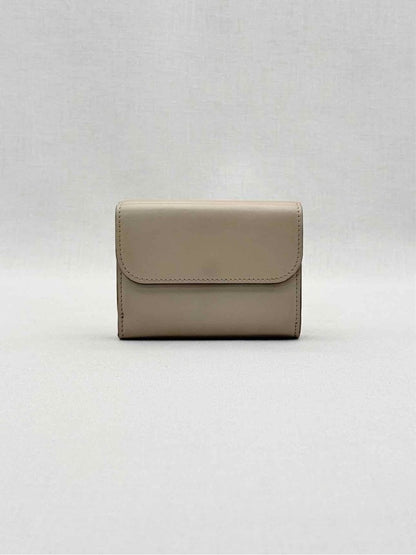 Pre-loved CHLOE Beige Compact Wallet at Reems Closet