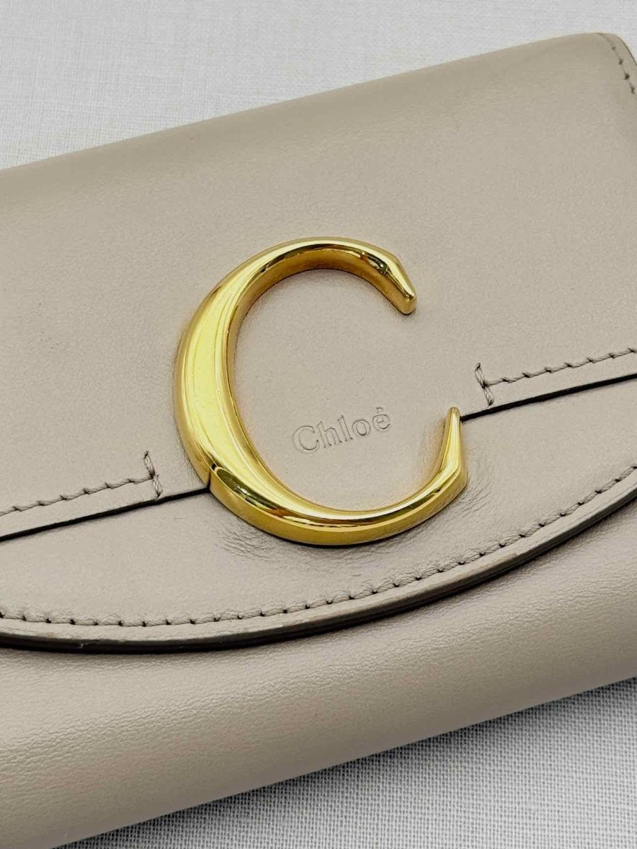 Pre-loved CHLOE Beige Compact Wallet at Reems Closet