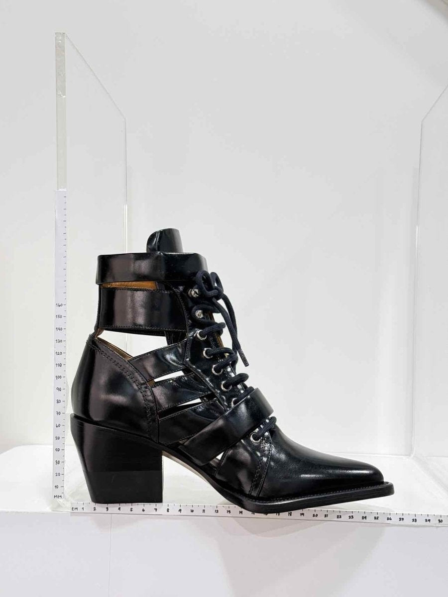 Pre - loved CHLOE Rylee Black Size EU 39 Ankle Boots at Reems Closet