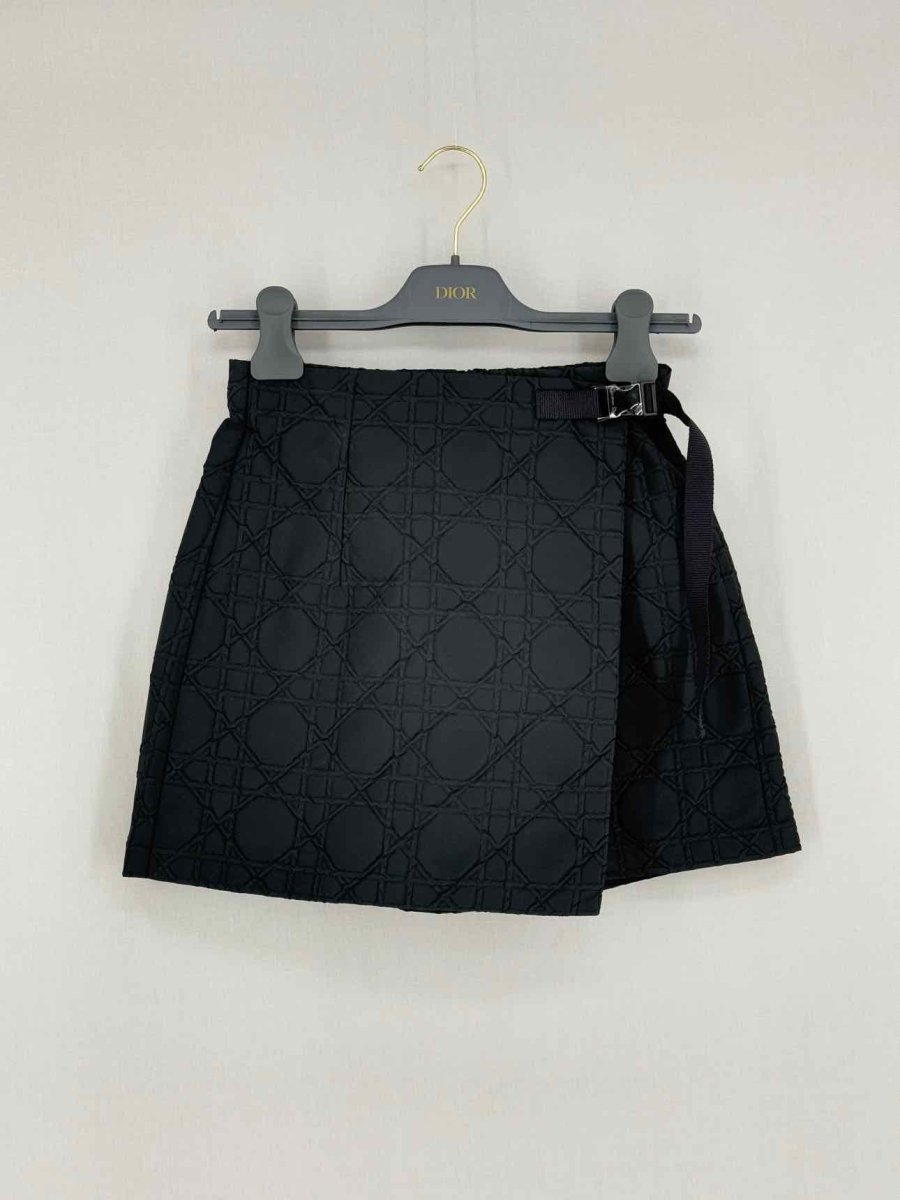 Pre - loved CHRISTIAN DIOR Black Size US 2 Shorts at Reems Closet