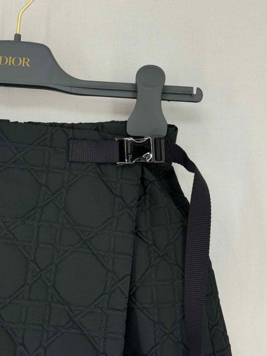 Pre - loved CHRISTIAN DIOR Black Size US 2 Shorts at Reems Closet