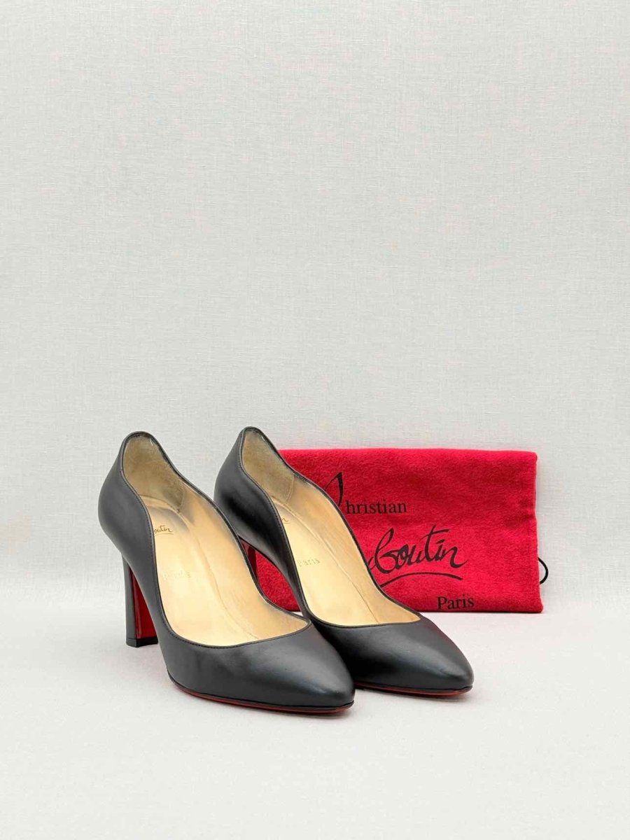 Pre-loved CHRISTIAN LOUBOUTIN Agneska Black Size EU 39.5 Pumps at Reems Closet