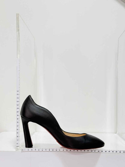 Pre-loved CHRISTIAN LOUBOUTIN Agneska Black Size EU 39.5 Pumps at Reems Closet