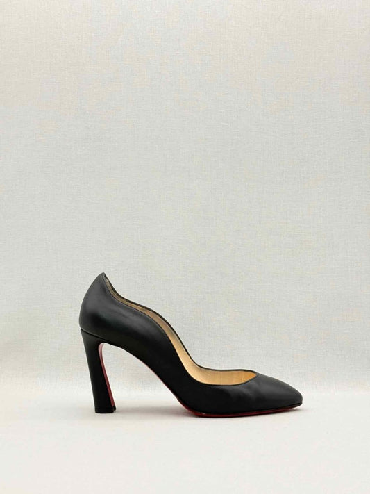 Pre-loved CHRISTIAN LOUBOUTIN Agneska Black Size EU 39.5 Pumps at Reems Closet