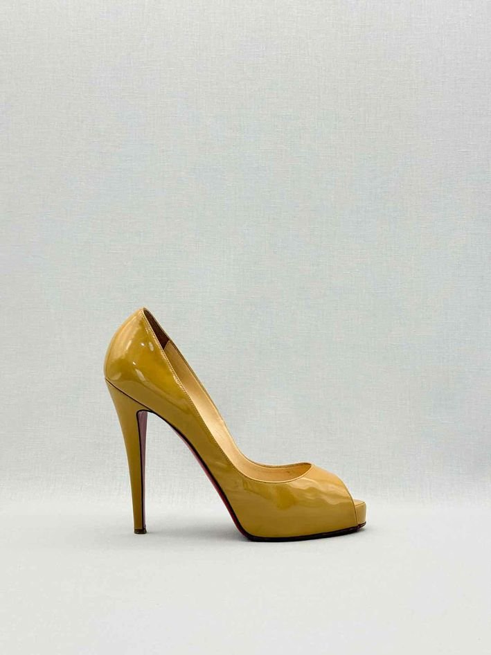 Pre-loved CHRISTIAN LOUBOUTIN Beige Size EU 40 Pumps at Reems Closet