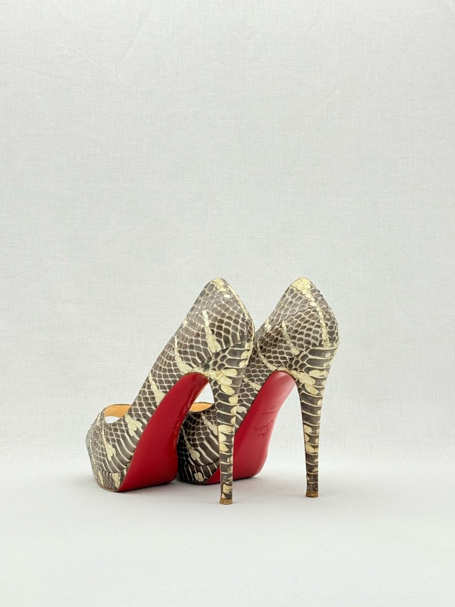 Pre - loved CHRISTIAN LOUBOUTIN Cream & Brown Size EU 39 Pumps at Reems Closet