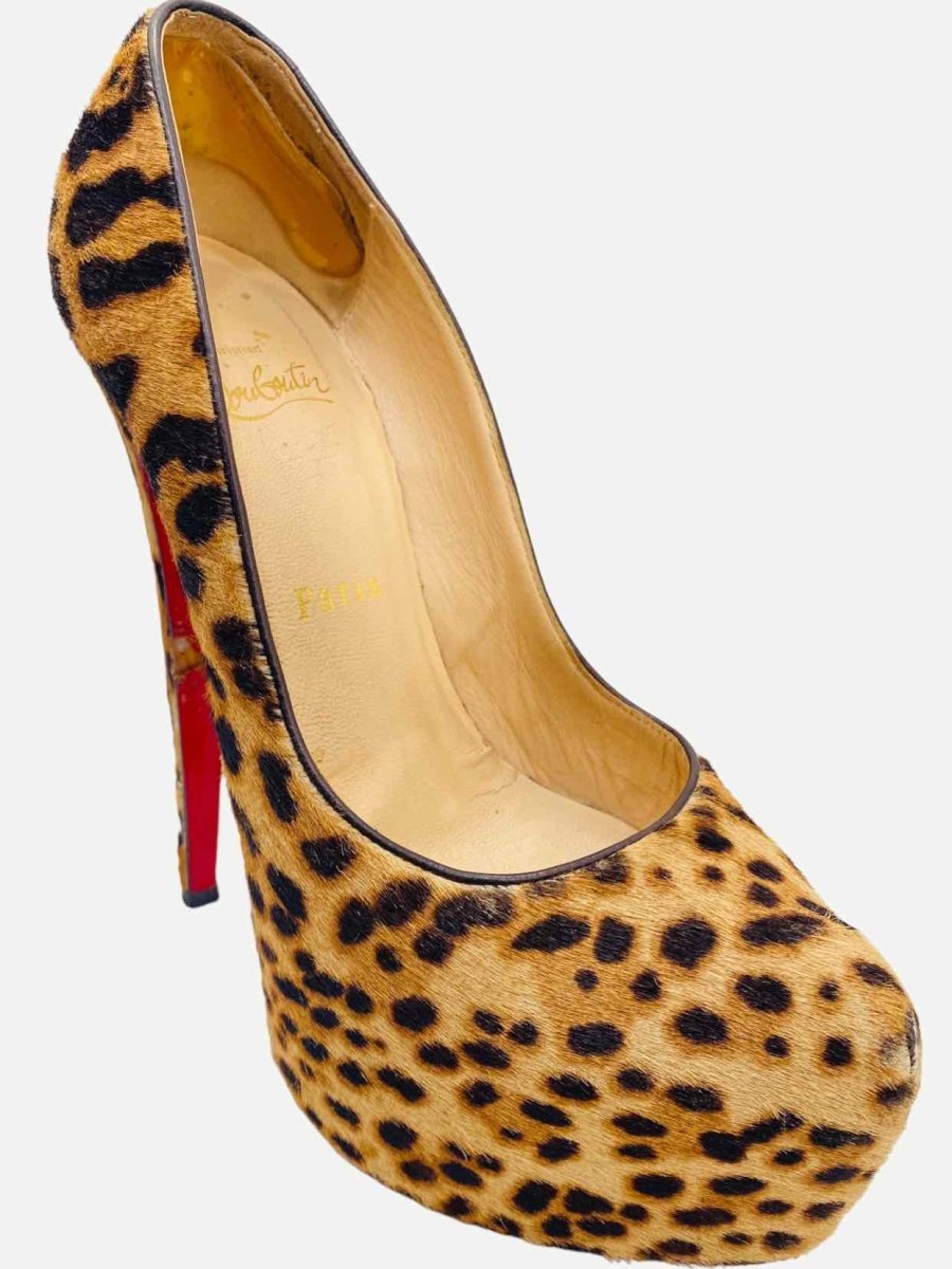 Pre - loved CHRISTIAN LOUBOUTIN Daffodile Beige & Black Pumps 38.5 at Reems Closet