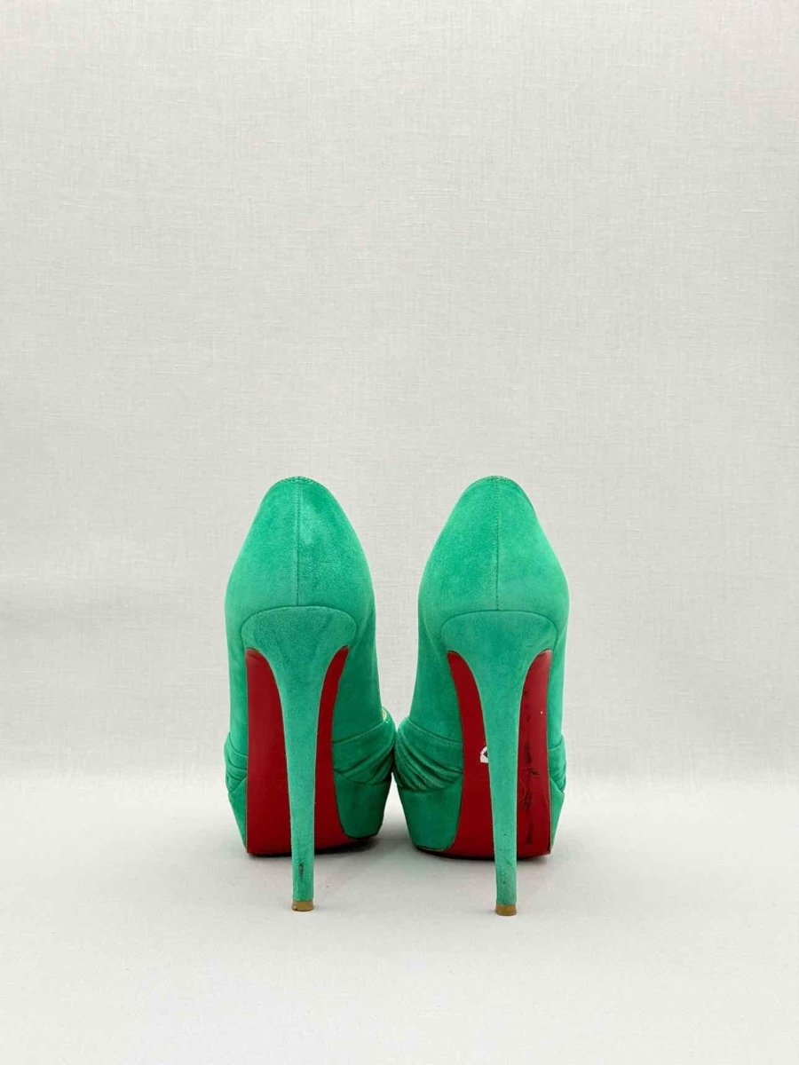 Pre-loved CHRISTIAN LOUBOUTIN Greissimo Green Size EU 38 Pumps at Reems Closet