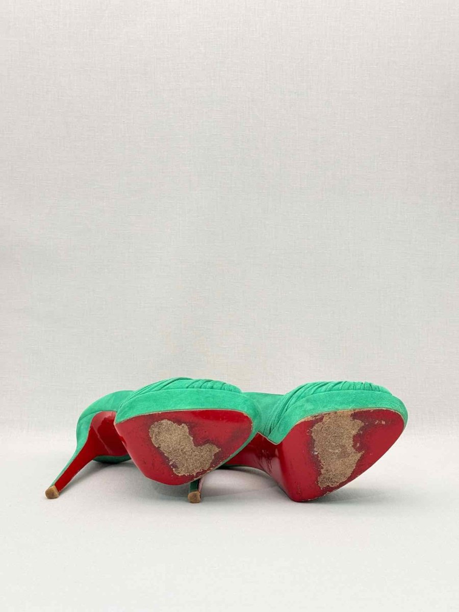 Pre-loved CHRISTIAN LOUBOUTIN Greissimo Green Size EU 38 Pumps at Reems Closet