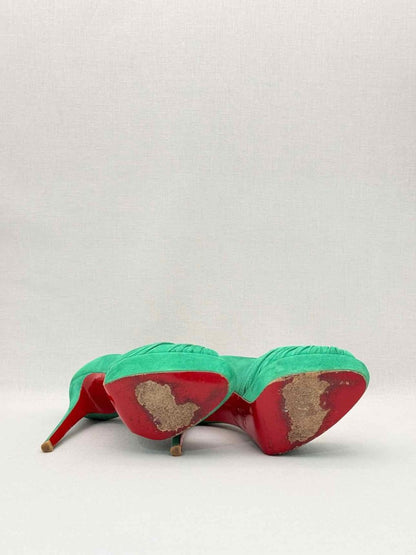Pre-loved CHRISTIAN LOUBOUTIN Greissimo Green Size EU 38 Pumps at Reems Closet