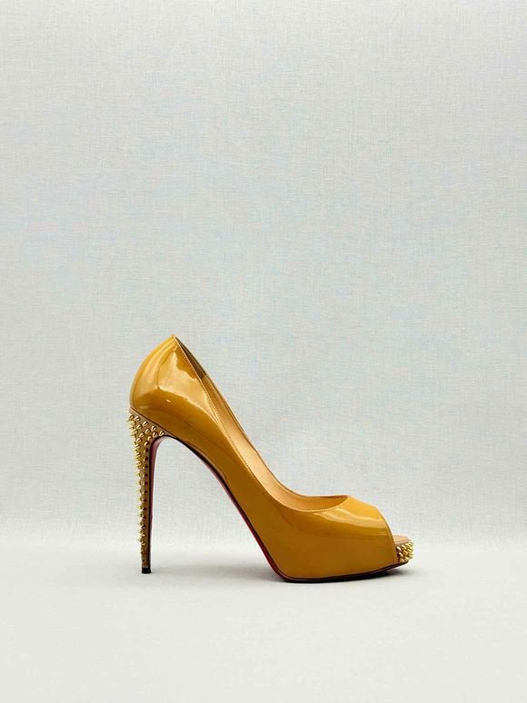 Pre-loved CHRISTIAN LOUBOUTIN Nude Size EU 40.5 Pumps at Reems Closet