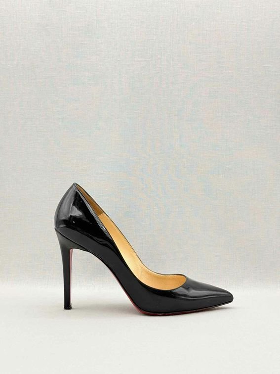 Pre-loved CHRISTIAN LOUBOUTIN Pigalle Black Size EU 38.5 Pumps at Reems Closet