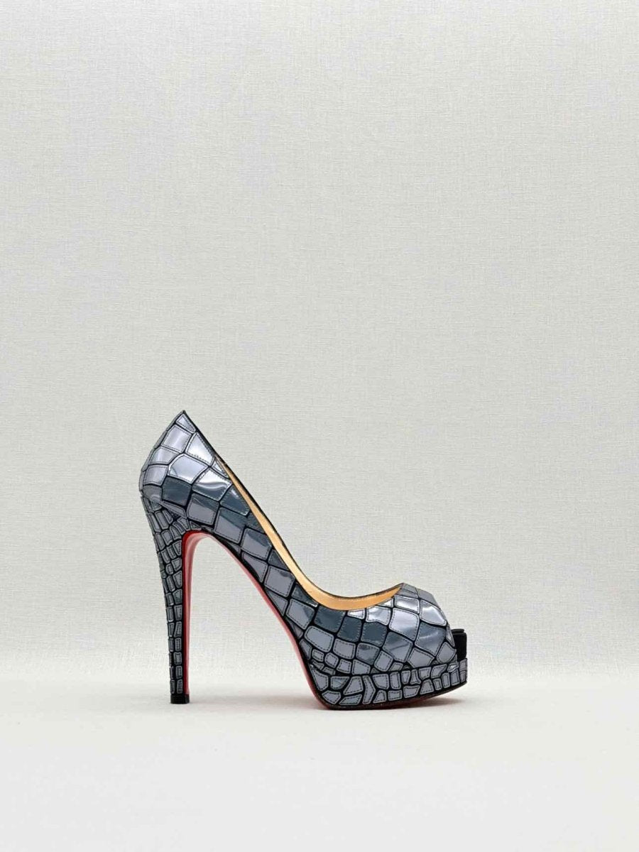 Pre - loved CHRISTIAN LOUBOUTIN Size EU 37.5 Pumps at Reems Closet