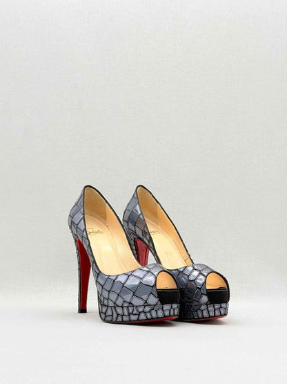 Pre - loved CHRISTIAN LOUBOUTIN Size EU 37.5 Pumps at Reems Closet