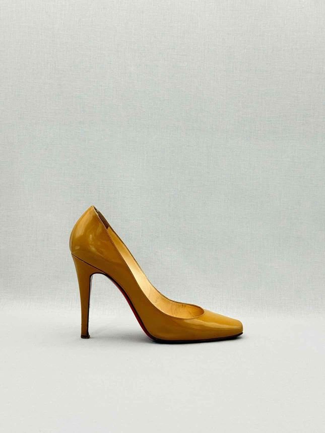 Pre - loved CHRISTIAN LOUBOUTIN Tan Size EU 39 Pumps at Reems Closet