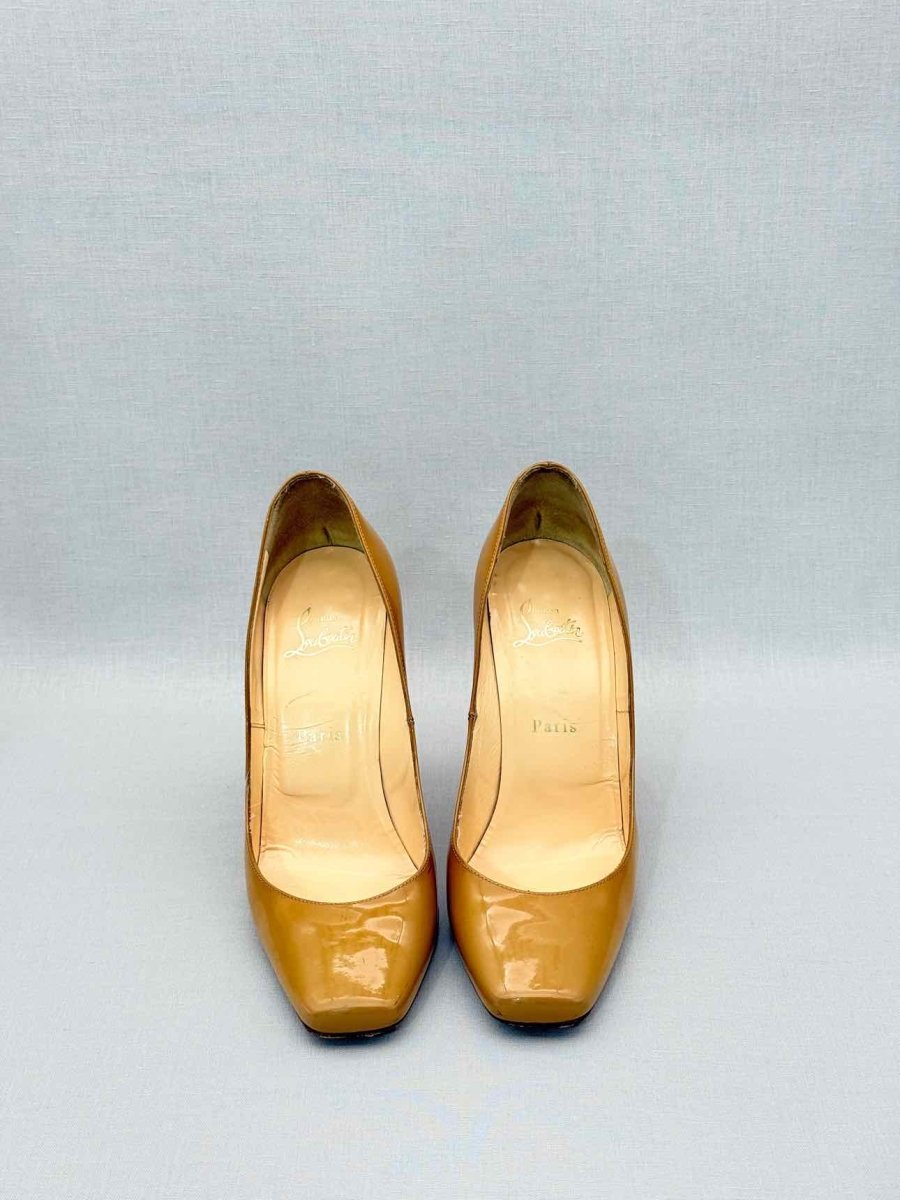 Pre - loved CHRISTIAN LOUBOUTIN Tan Size EU 39 Pumps at Reems Closet
