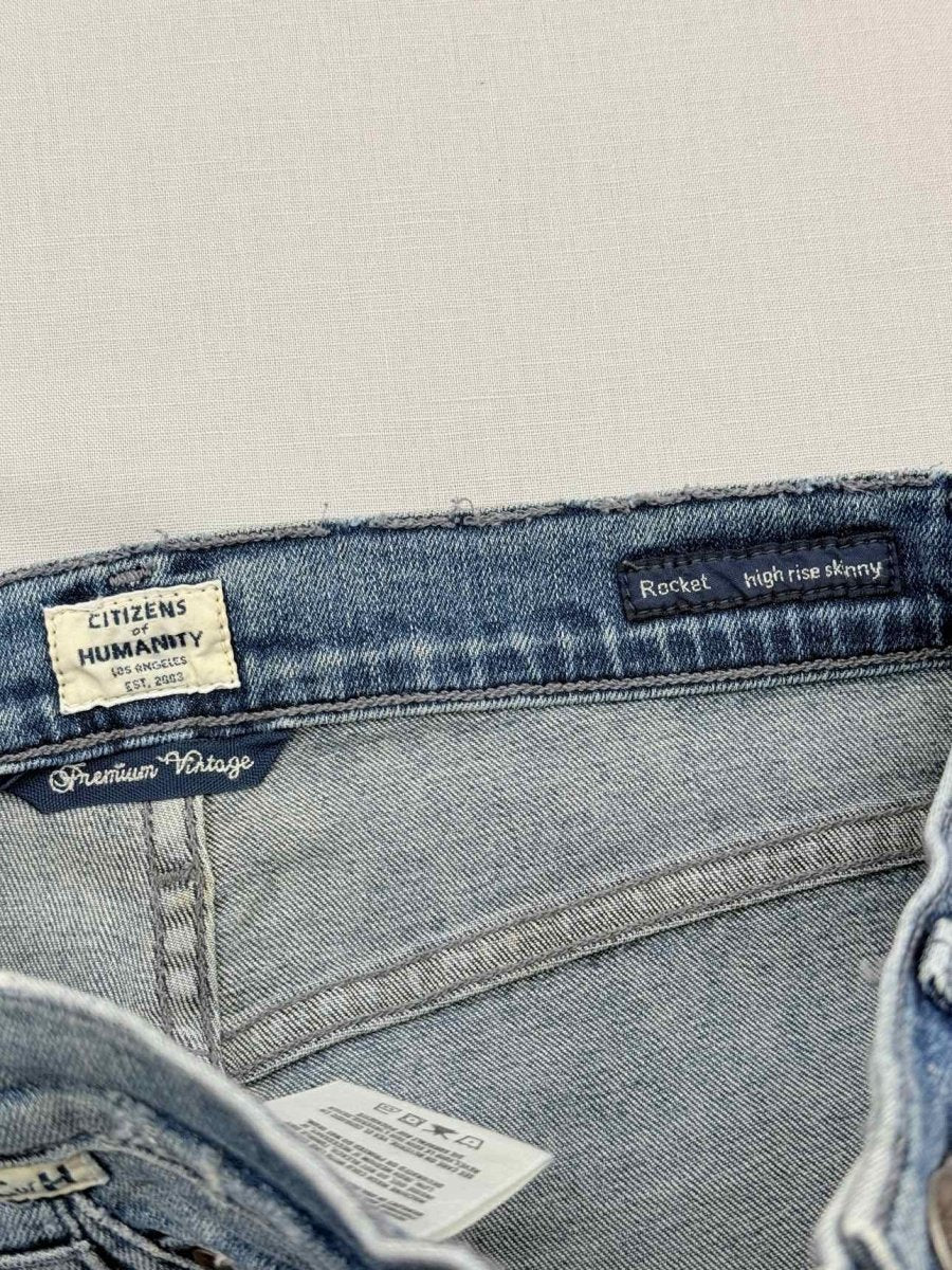 Pre - loved CITIZEN OF HUMANITY Rocket Blue Ripped Size 24 Jeans at Reems Closet