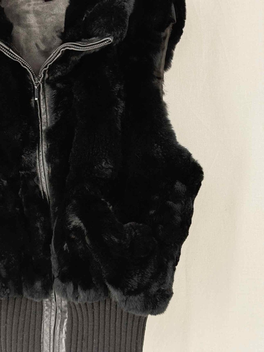 Pre - loved DERBY Black Size Medium Gilet at Reems Closet