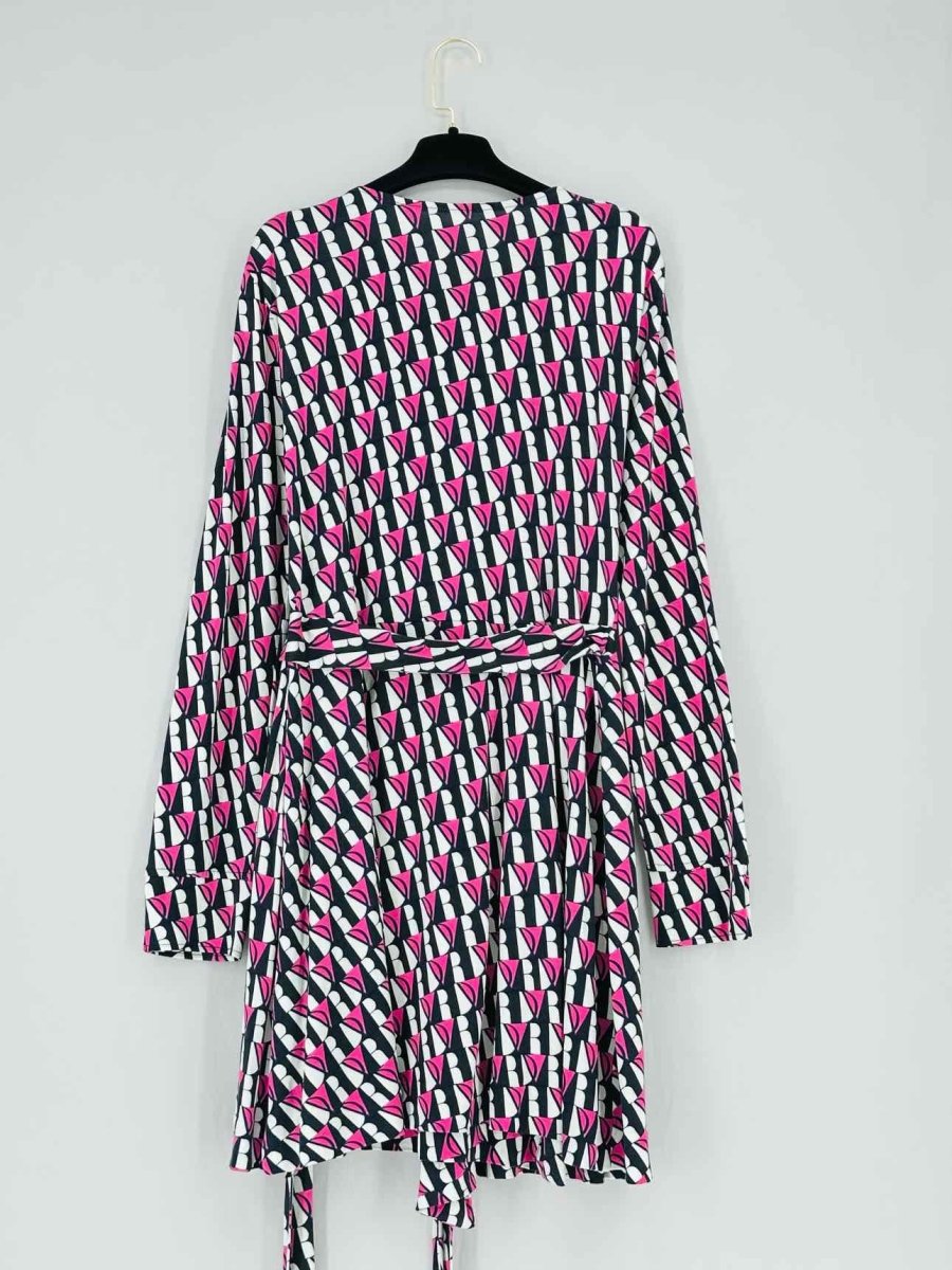 Pre - loved DIANE VON FURSTENBERG Size Medium Knee Length Dress at Reems Closet