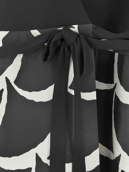 Pre - loved DIANE VON FURSTENBERG Size US 12 Short Dress at Reems Closet